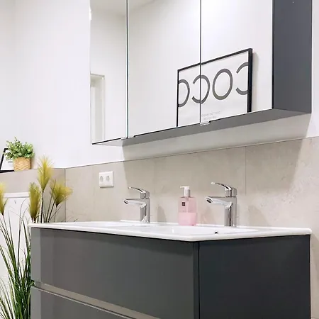 Luxury - Mit Balkon In Seenaehe *