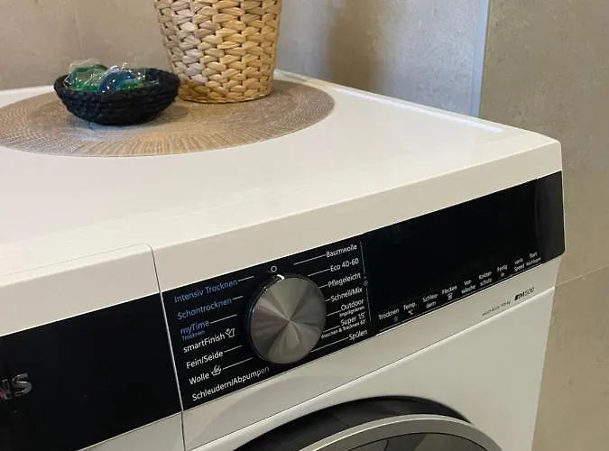 Luxury - Mit Balkon In Seenaehe דירה גמונדן