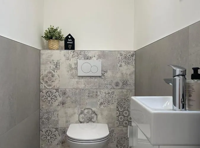 Luxury - Mit Balkon In Seenaehe דירה